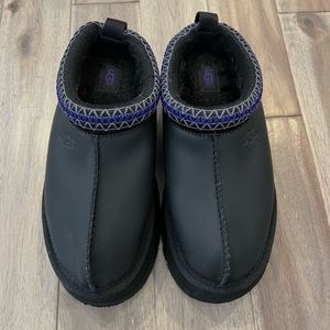 UGG matte black tazz mule